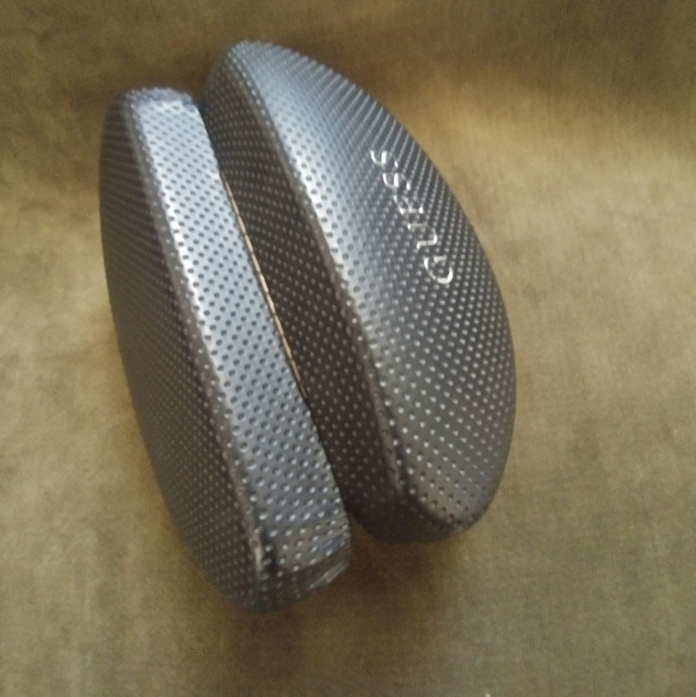 Guess case - Picture 3 of 3